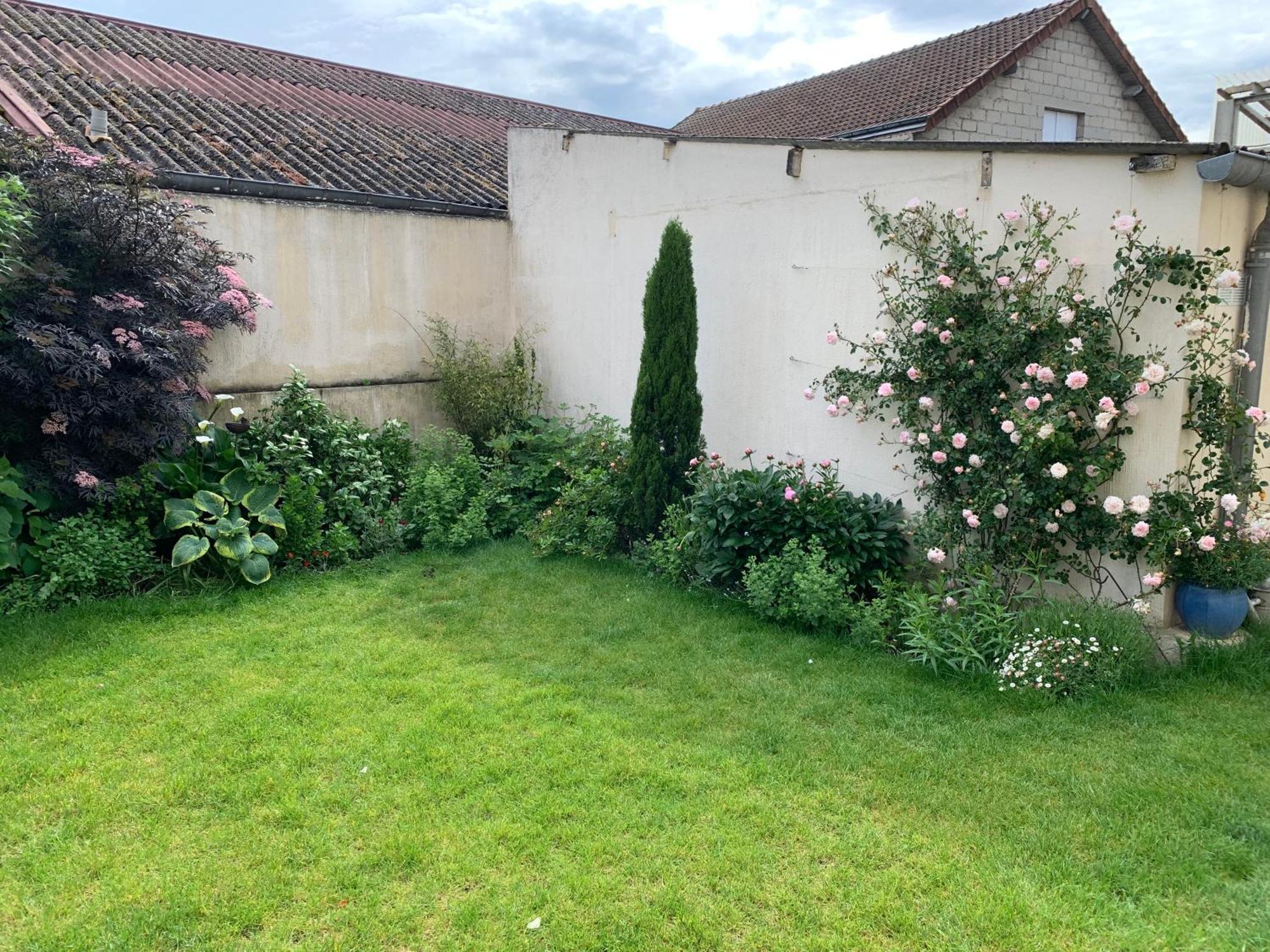 Le Claugi Villa Damery  Exterior photo