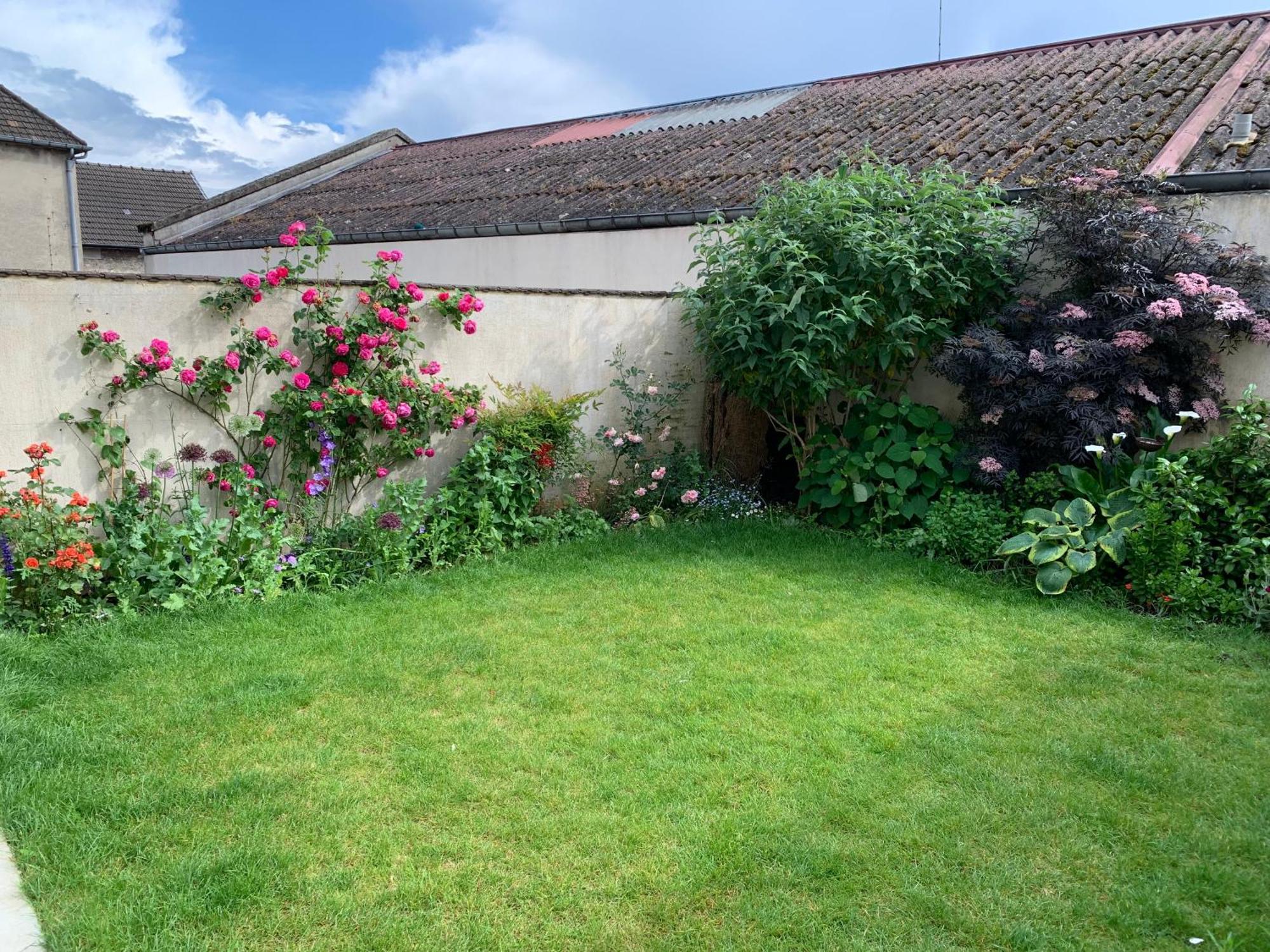 Le Claugi Villa Damery  Exterior photo